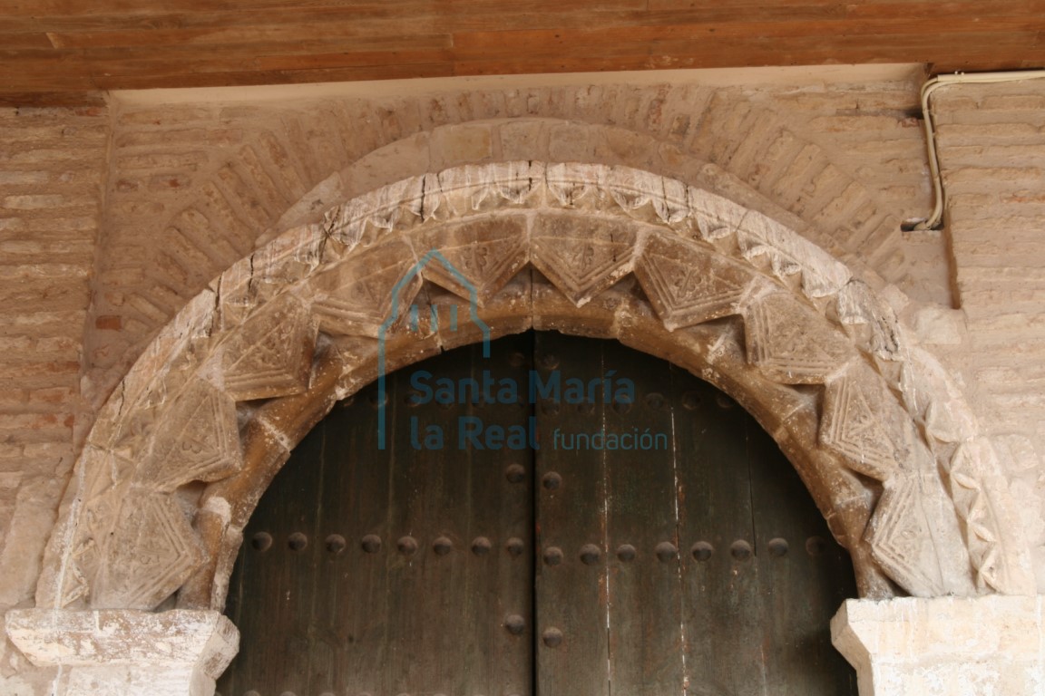 Detalle del arco de la portada meridional