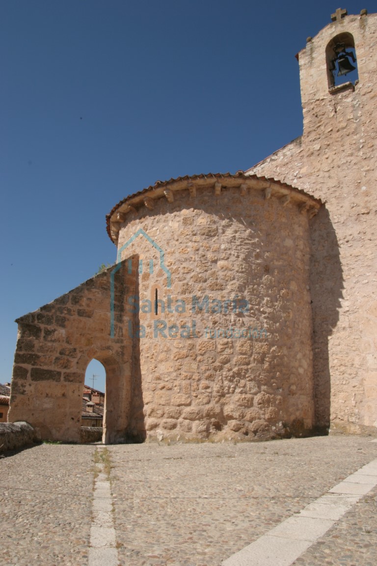 Cabecera y contrafuerte
