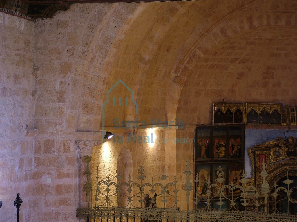 Vista del muro septentrional desde el interior de la nave