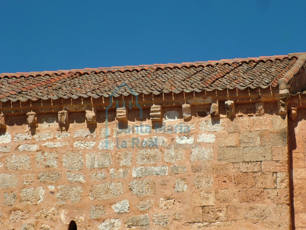 Canecillos de la fachada meridional