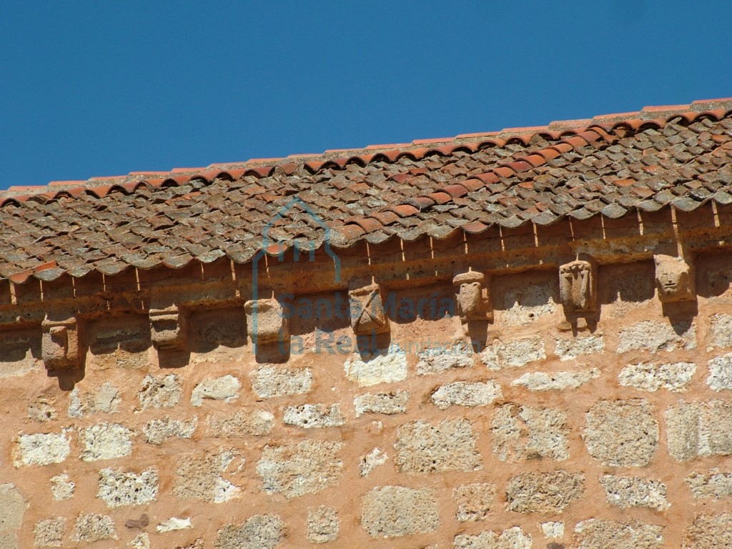 Canecillos de la fachada meridional