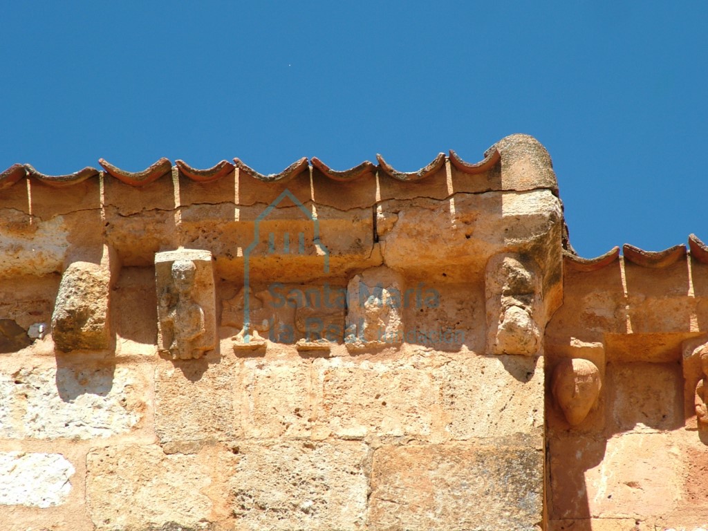 Canecillos de la fachada meridional