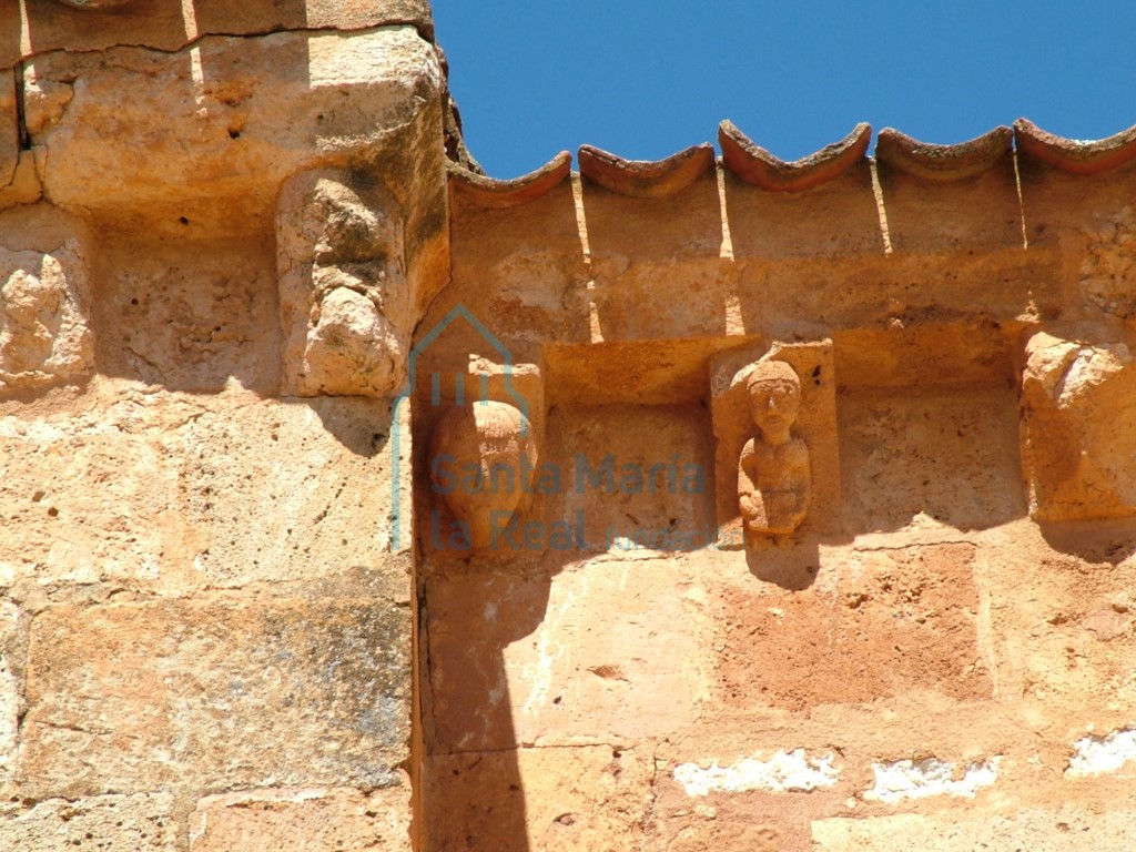 Canecillos de la fachada meridional