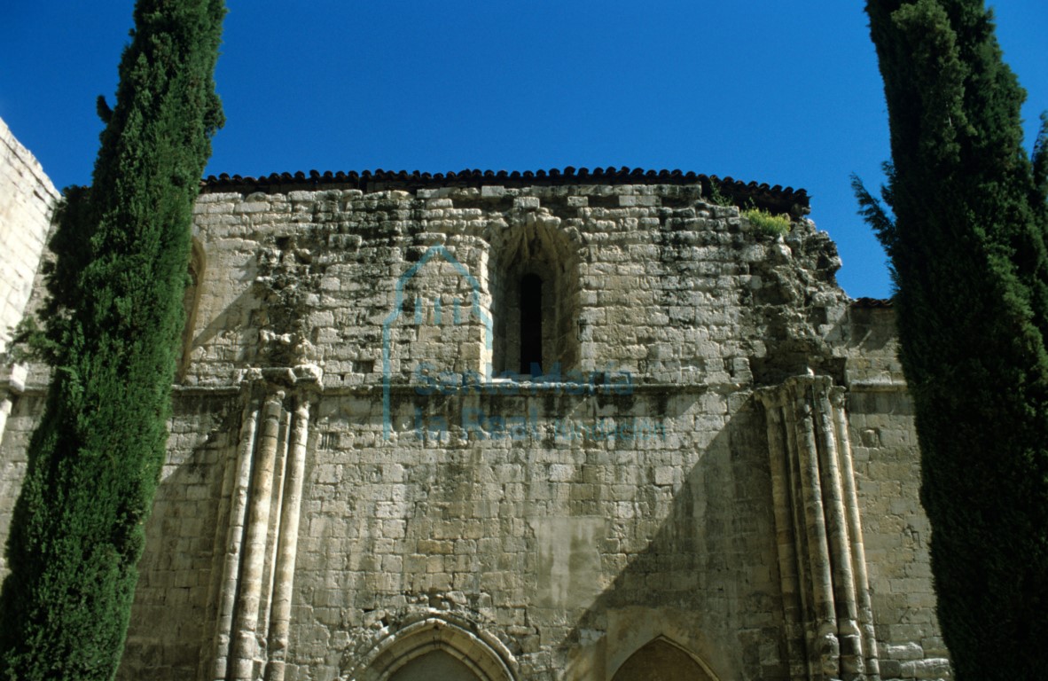 Vista desde el interior del muro sur de la nave