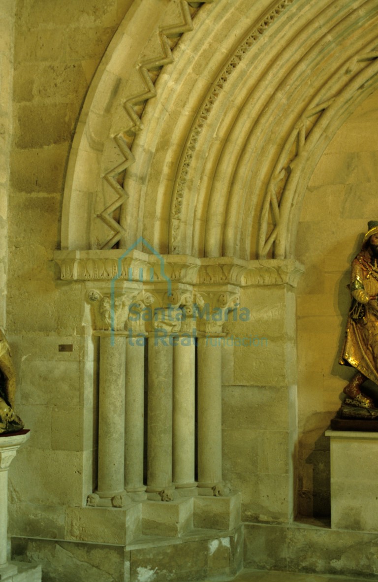Lado izquierdo de la portada en el Museo Diocesano y Catedralicio