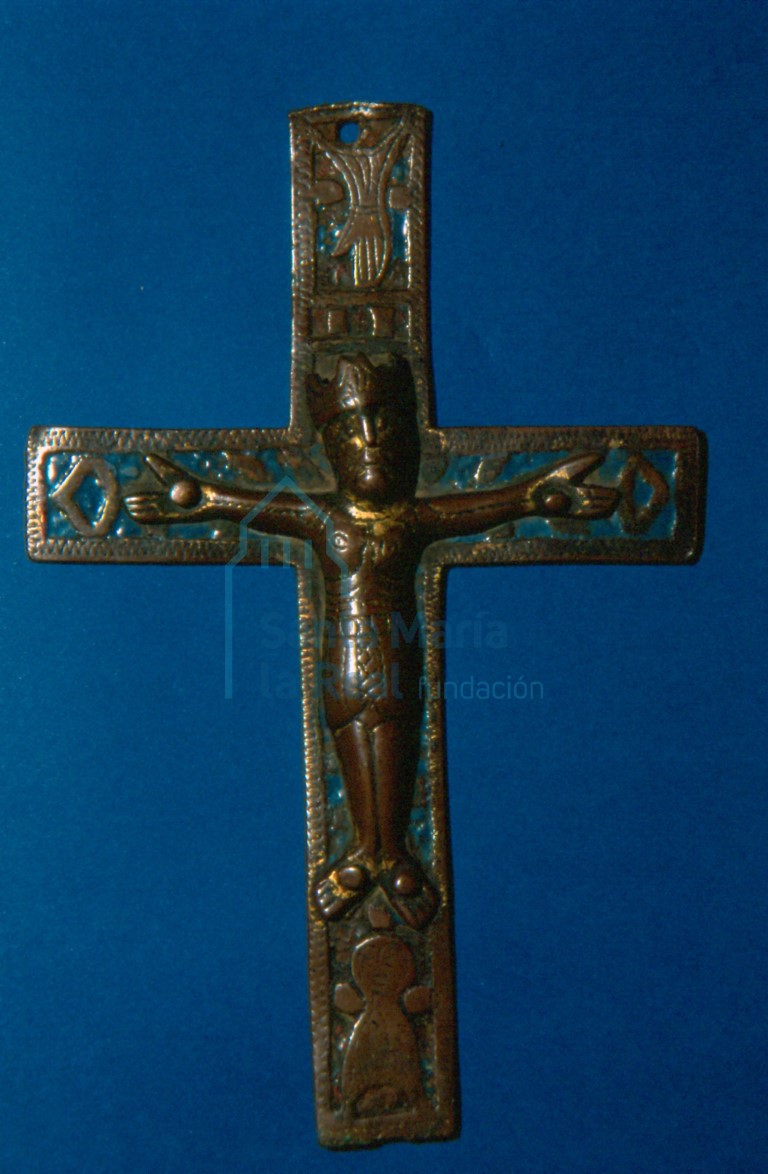 Crucifijo: sobre cruz de cobre, Crucificado de cuatro clavos, coronado (inv. 4671)