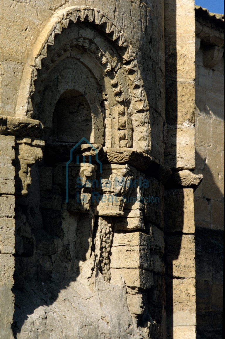 Ventana del paño central del ábside