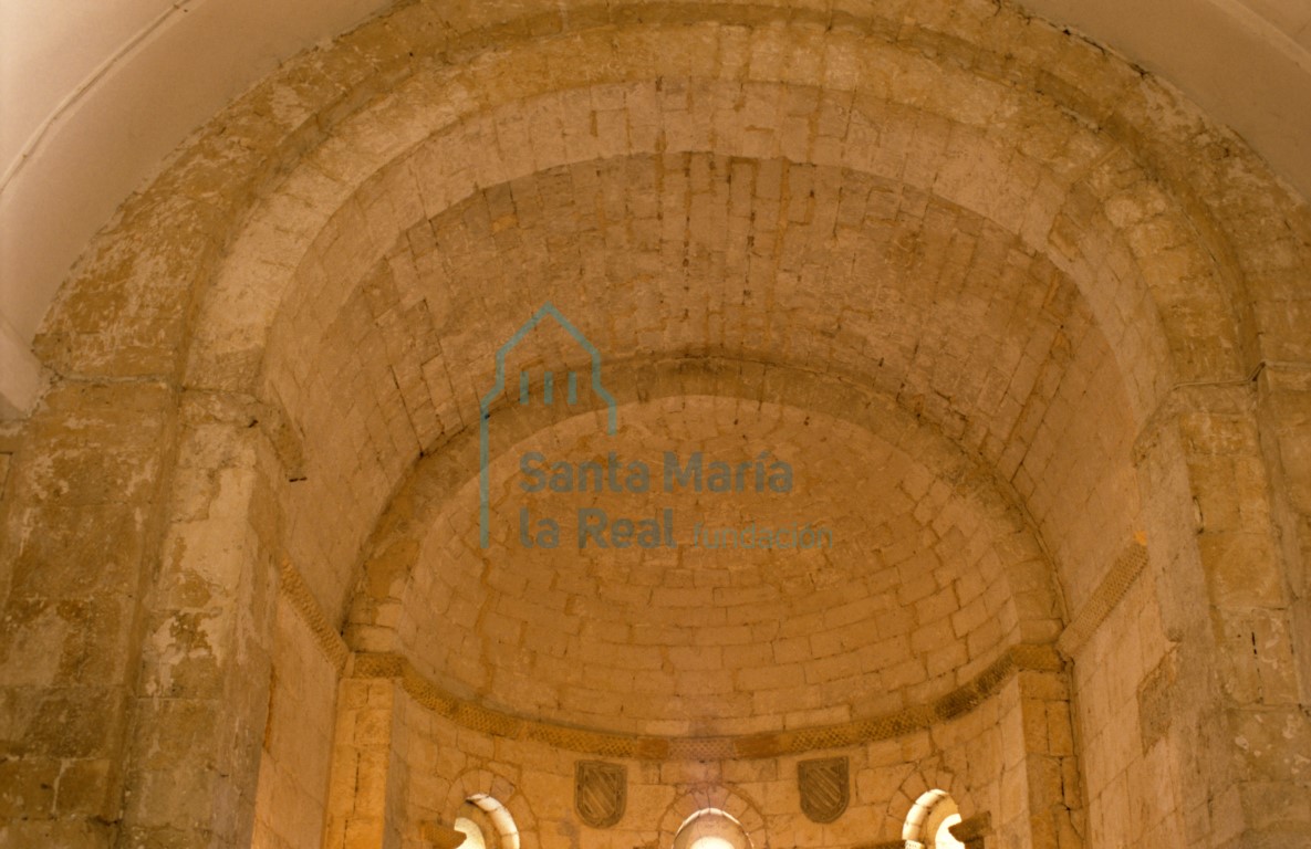 Arco triunfal, y bóvedas del ábside