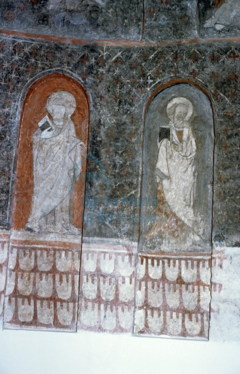 Detalle de las pinturas murales del interior del ábside: San Bartolomé y un apóstol