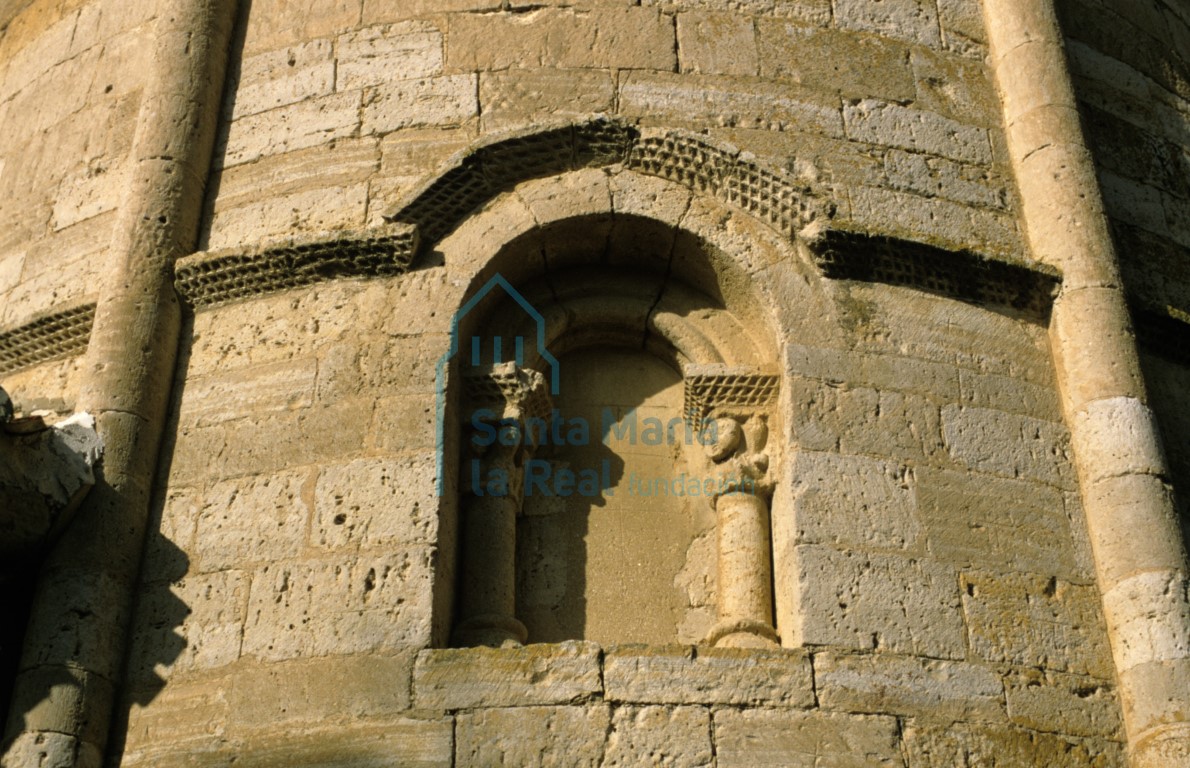 Ventana del paño central del ábside