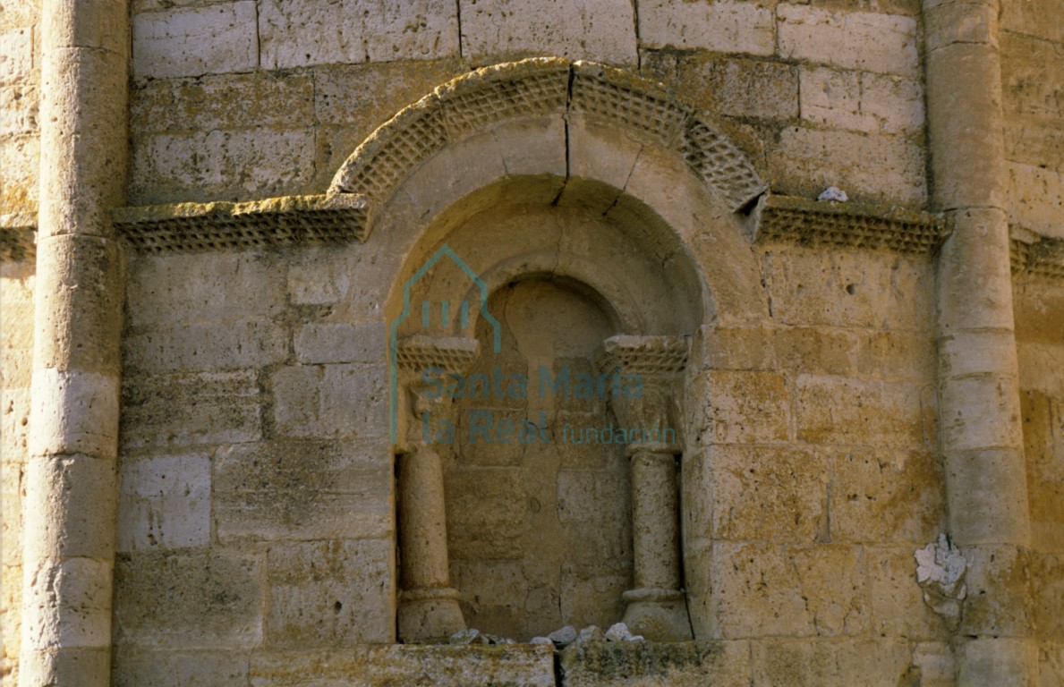Ventana del paño norte del ábside