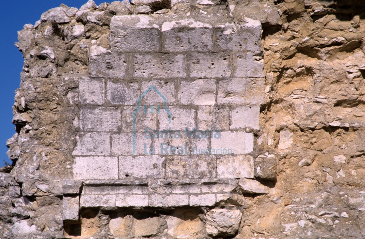 Restos de la bóveda del ábside del lado del evangelio