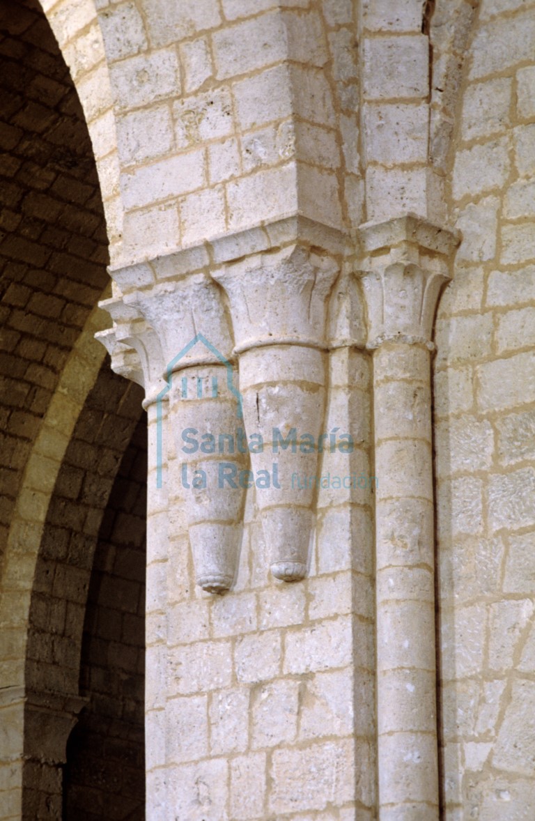 Ménsulas del interior de la iglesia