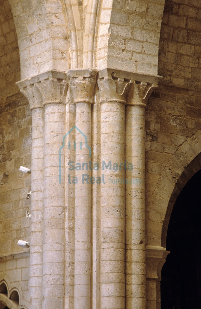 Columnas del interior de la iglesia