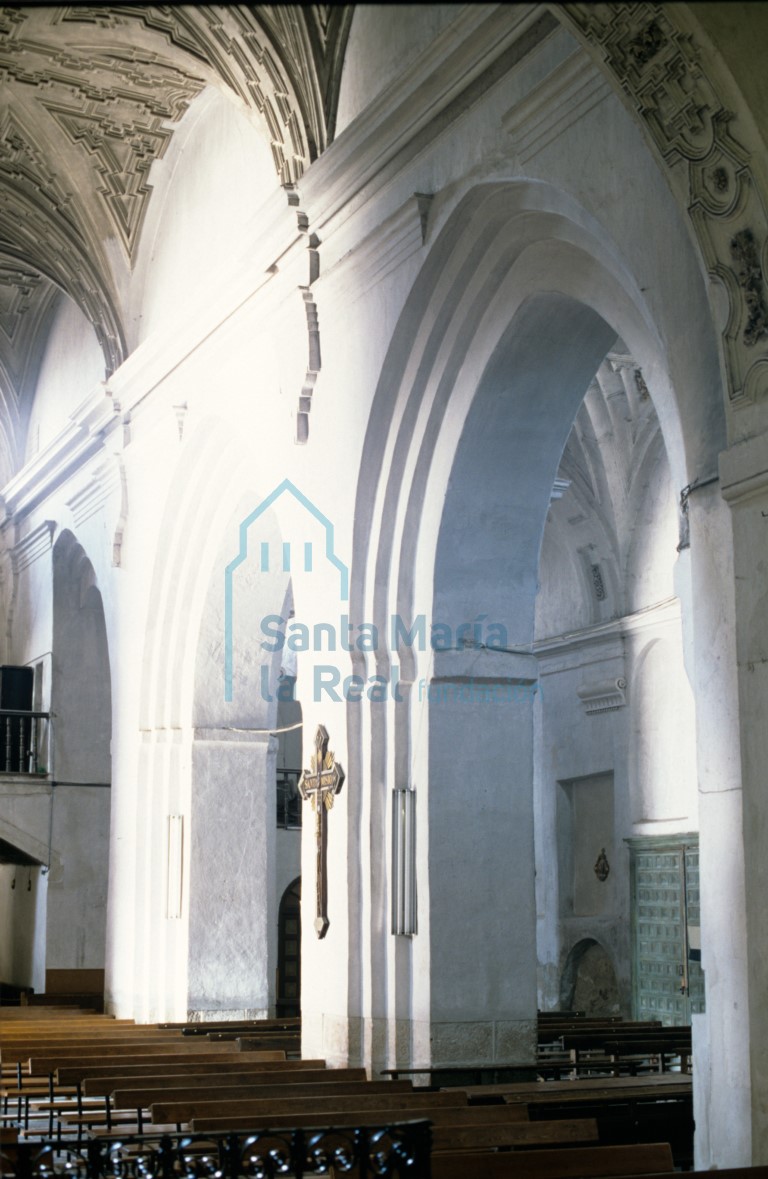 Arcos formeros del lado del evangelio de la nave central