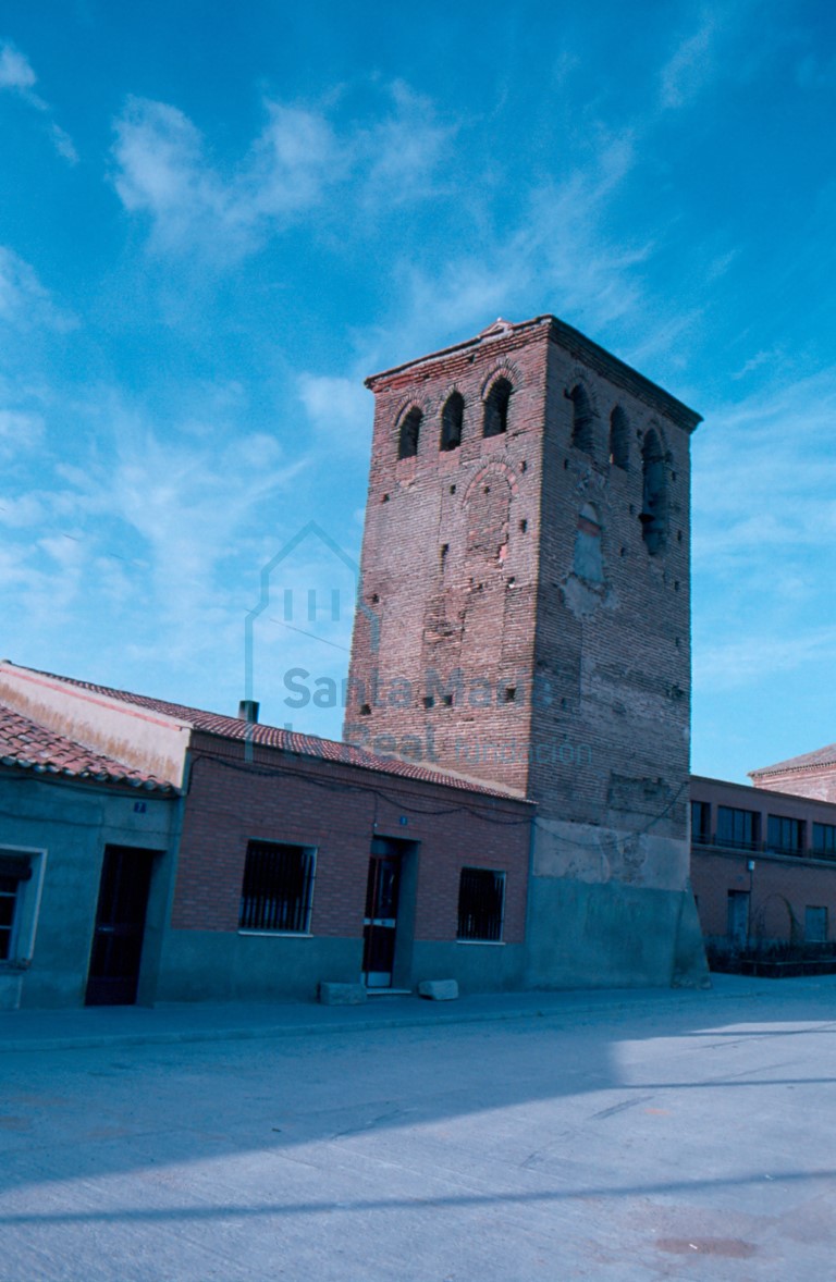 Torre mudéjar exenta de la iglesia