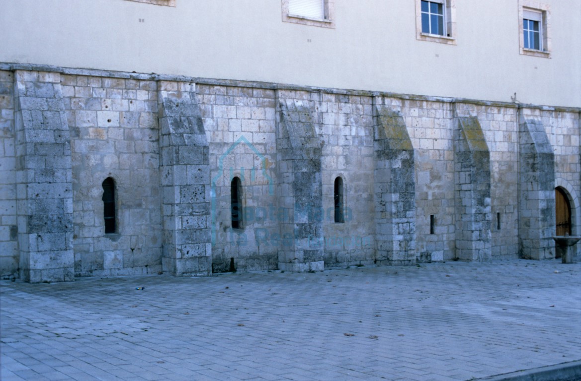 Muro norte correspondiente a la sala capitular y otras dependencias
