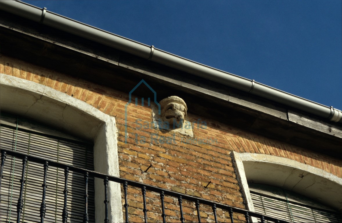 Resto escultórico en una casa particular en la calle Real, nº 18