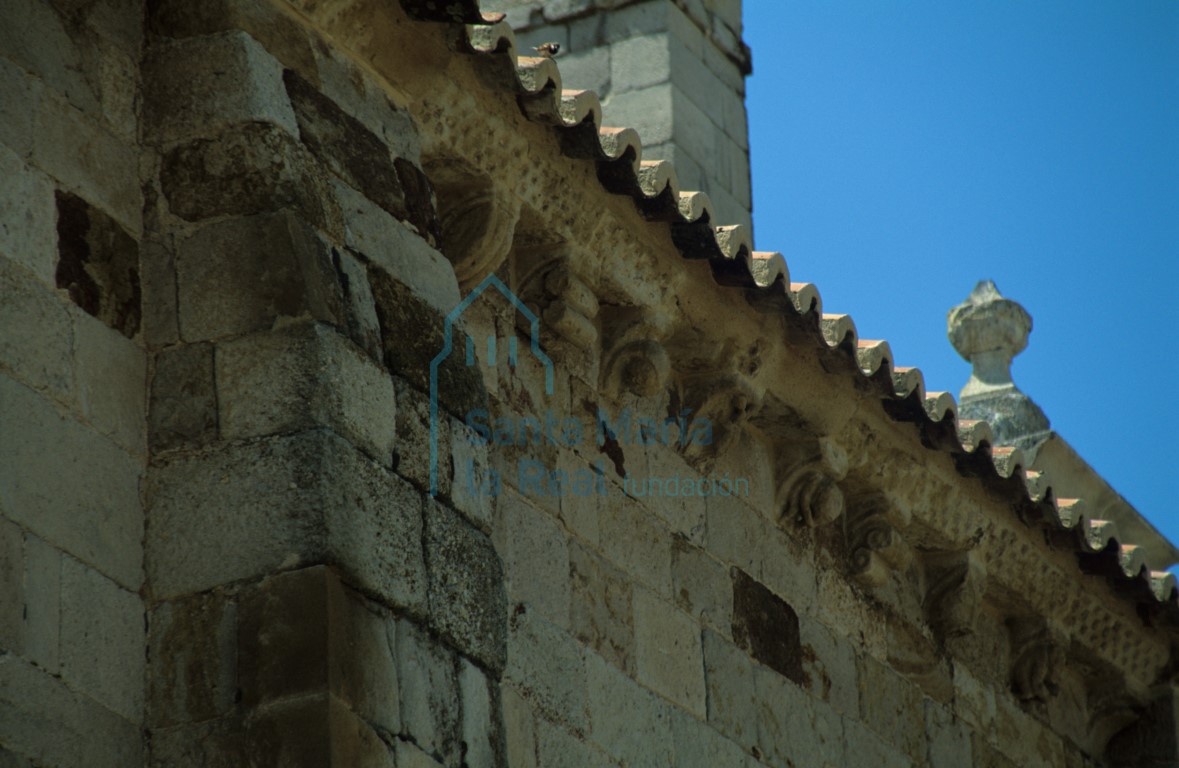 Detalle del alero del muro norte