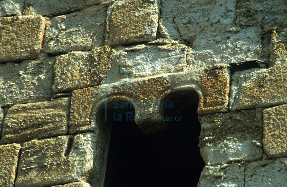 Detalle de una ventana en la fachada meridional
