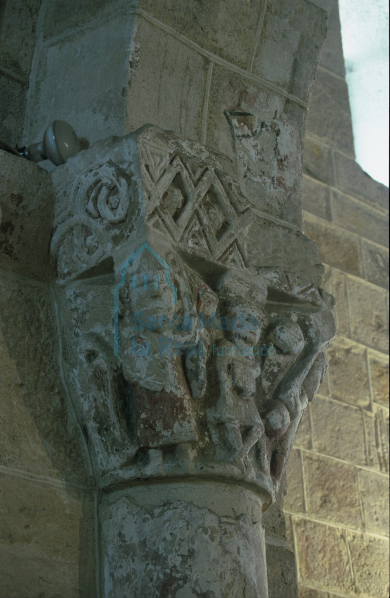 Capitel del lado sur de la nave de la epístola