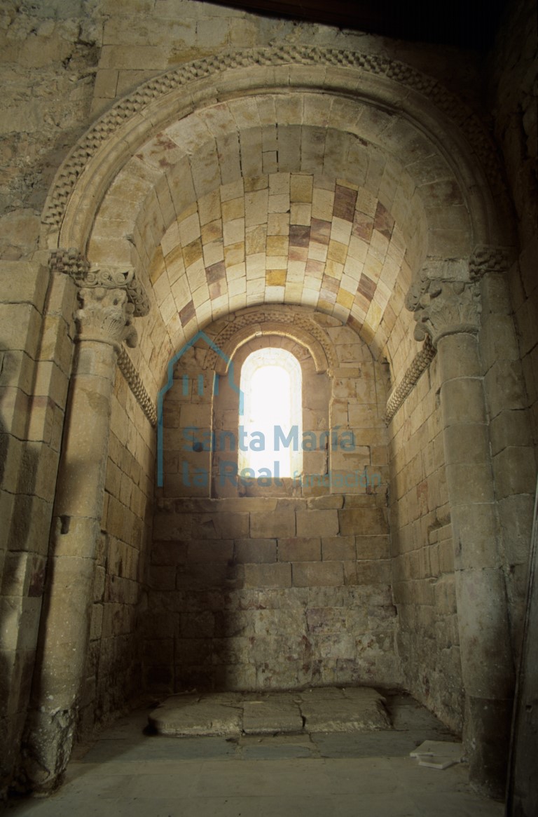 Interior de la cabecera del lado de la epístola