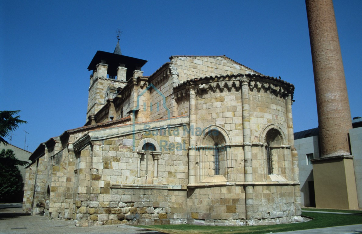 Exterior de Santa María de la Horta desde el sureste