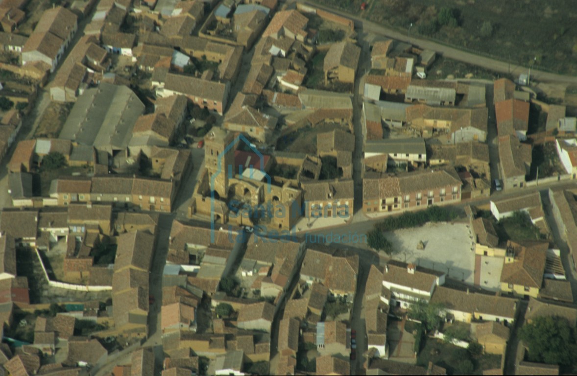 Vista aérea de Castroverde de Campos. Iglesia de San Nicolás