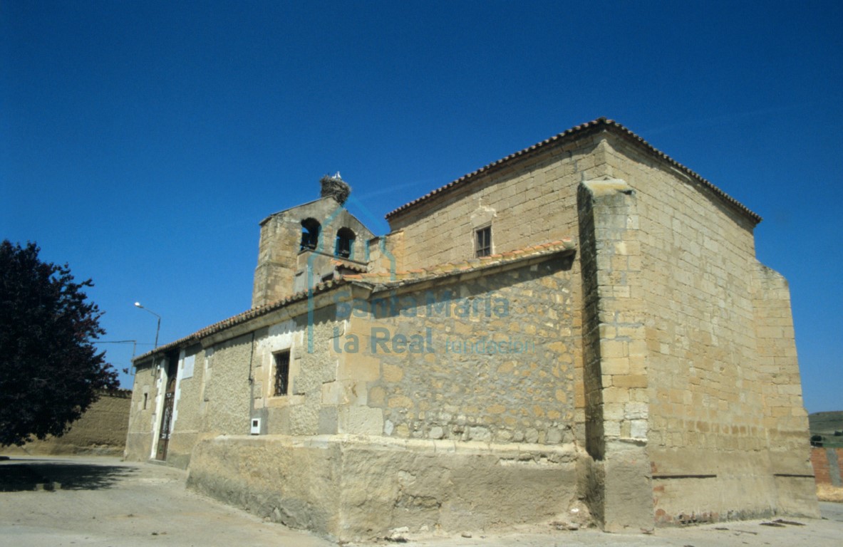 Exterior de la iglesia desde el sureste