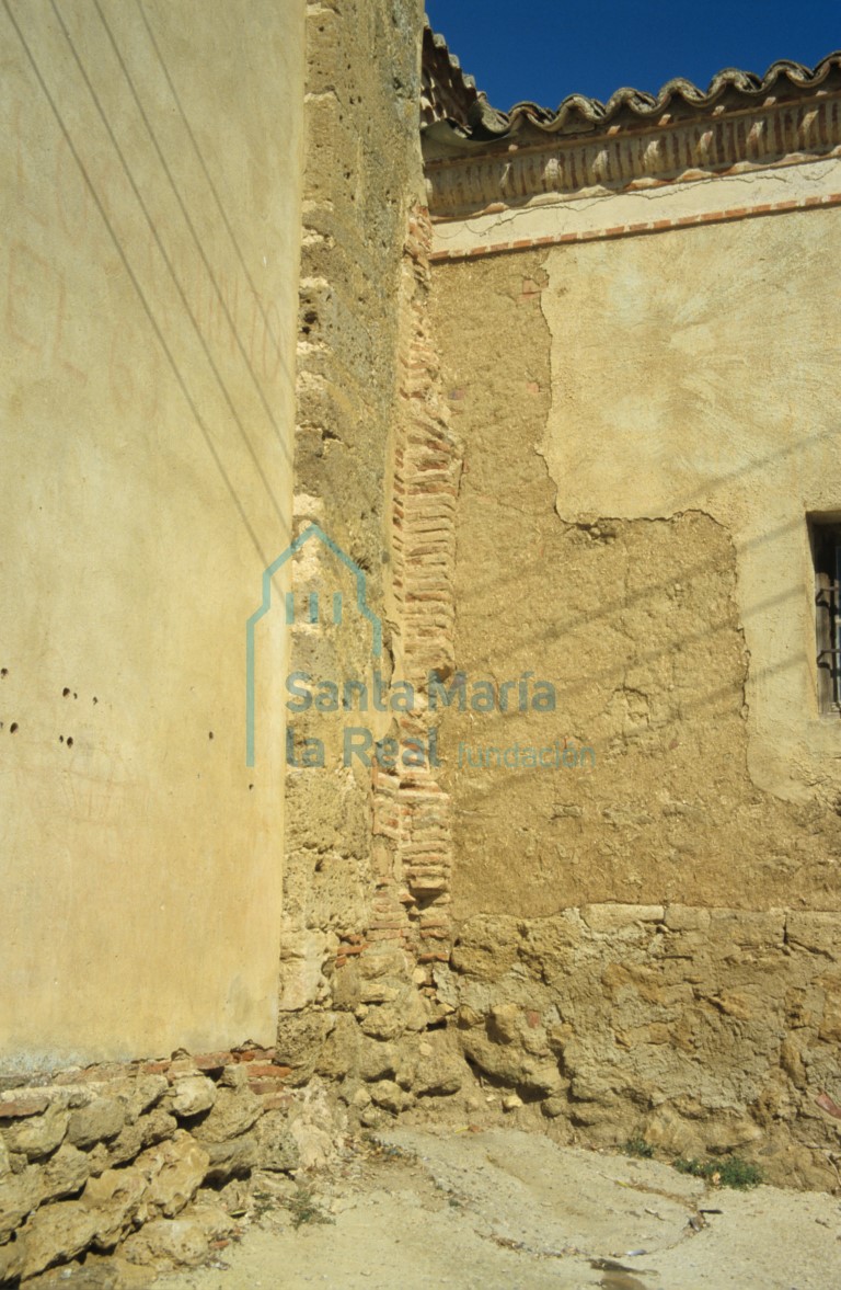 Detalle del muro meridional de la cabecera