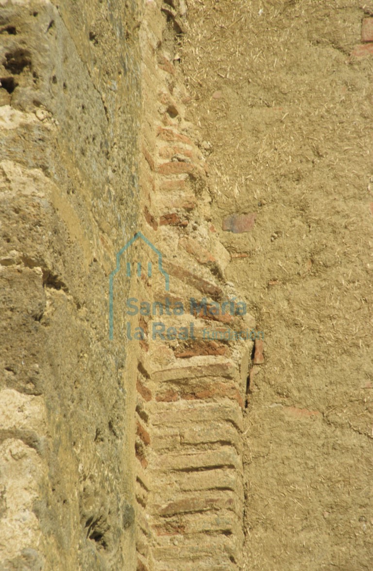 Detalle del muro meridional de la cabecera