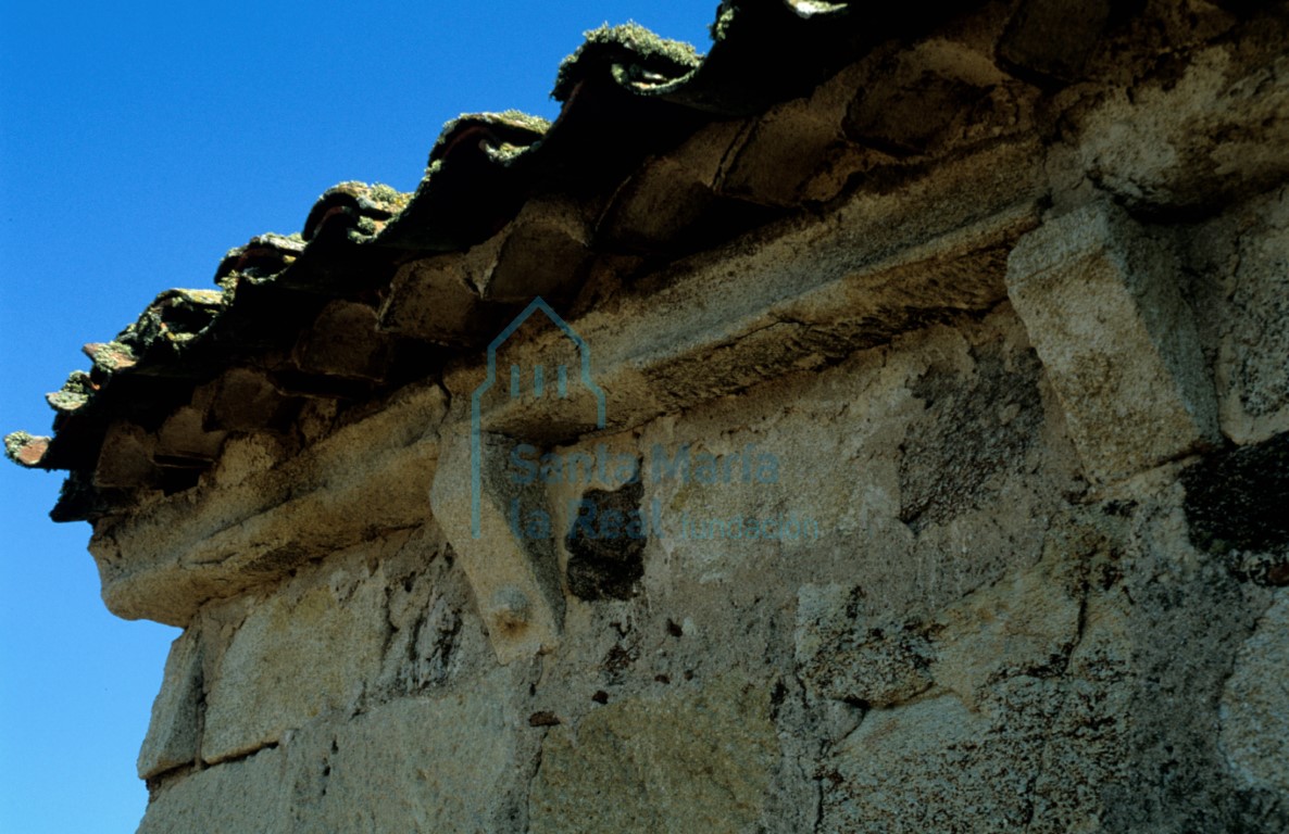 Alero norte de la cabecera