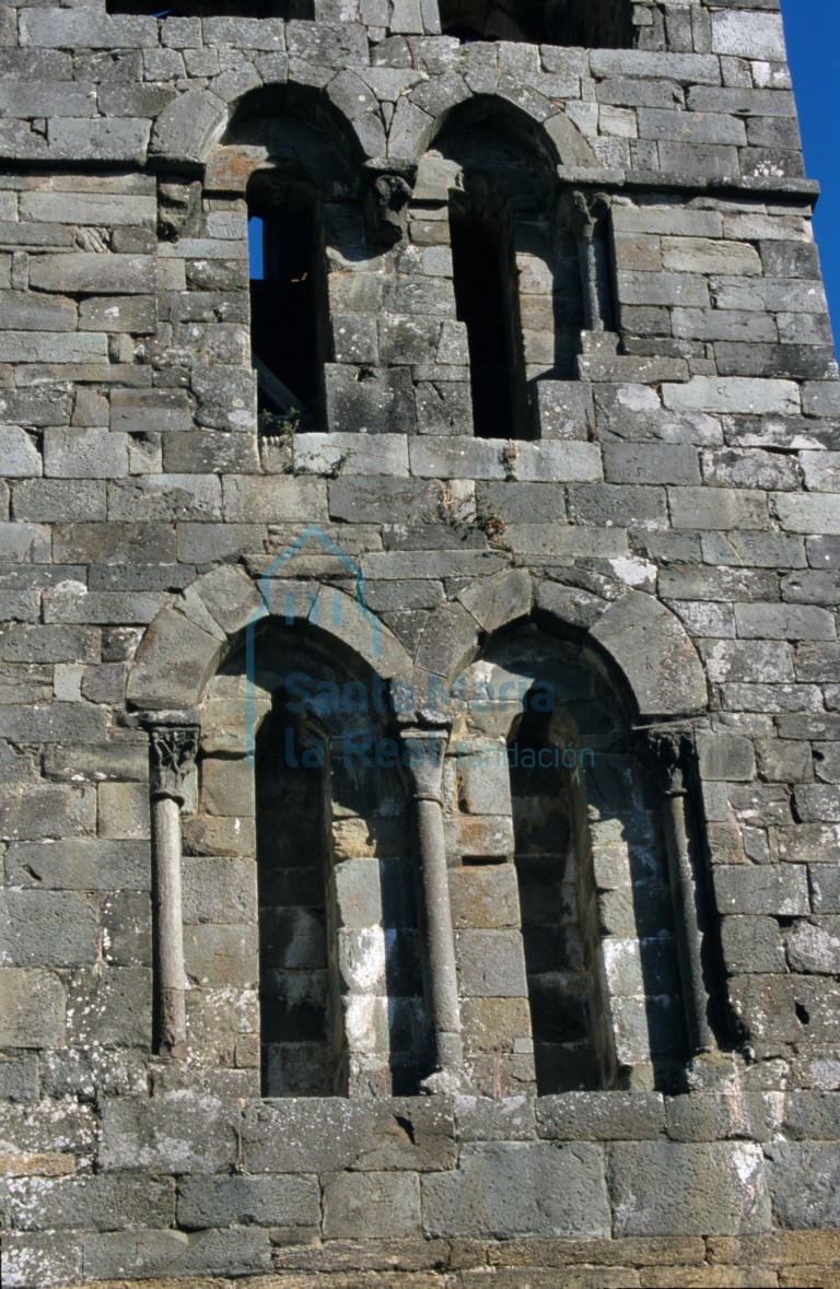Detalle de los vanos de la torre
