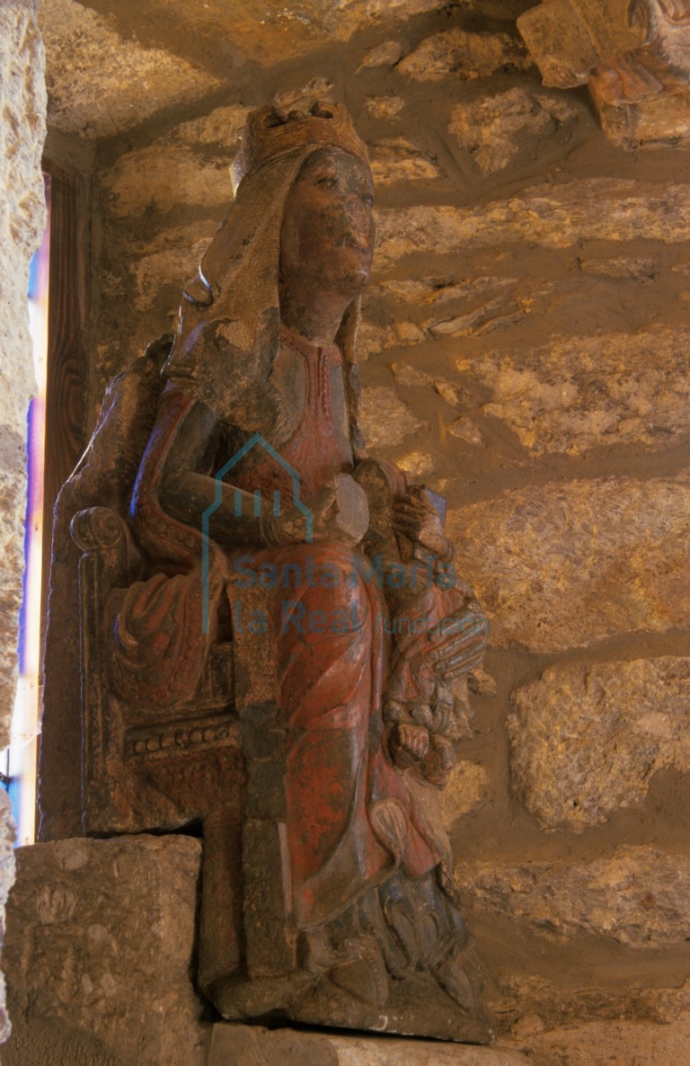 Imagen de la Virgen con el Niño en el interior