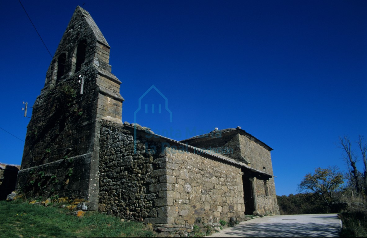 Vista de la iglesia desde el suroeste