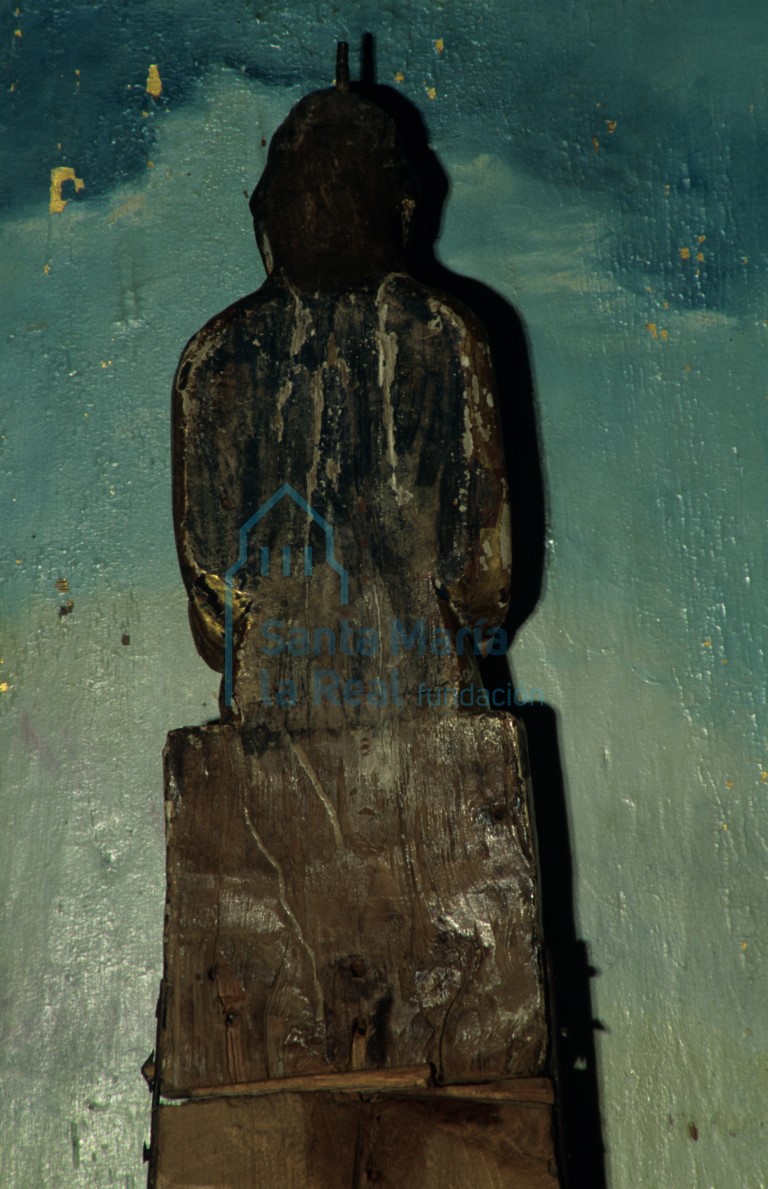 Vista dorsal de la Virgen de Monserrate