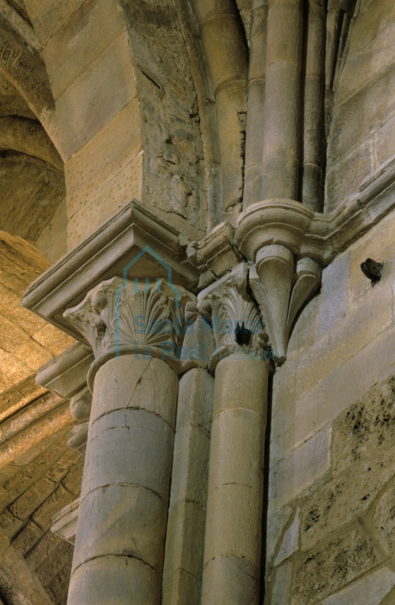 Capiteles del interior