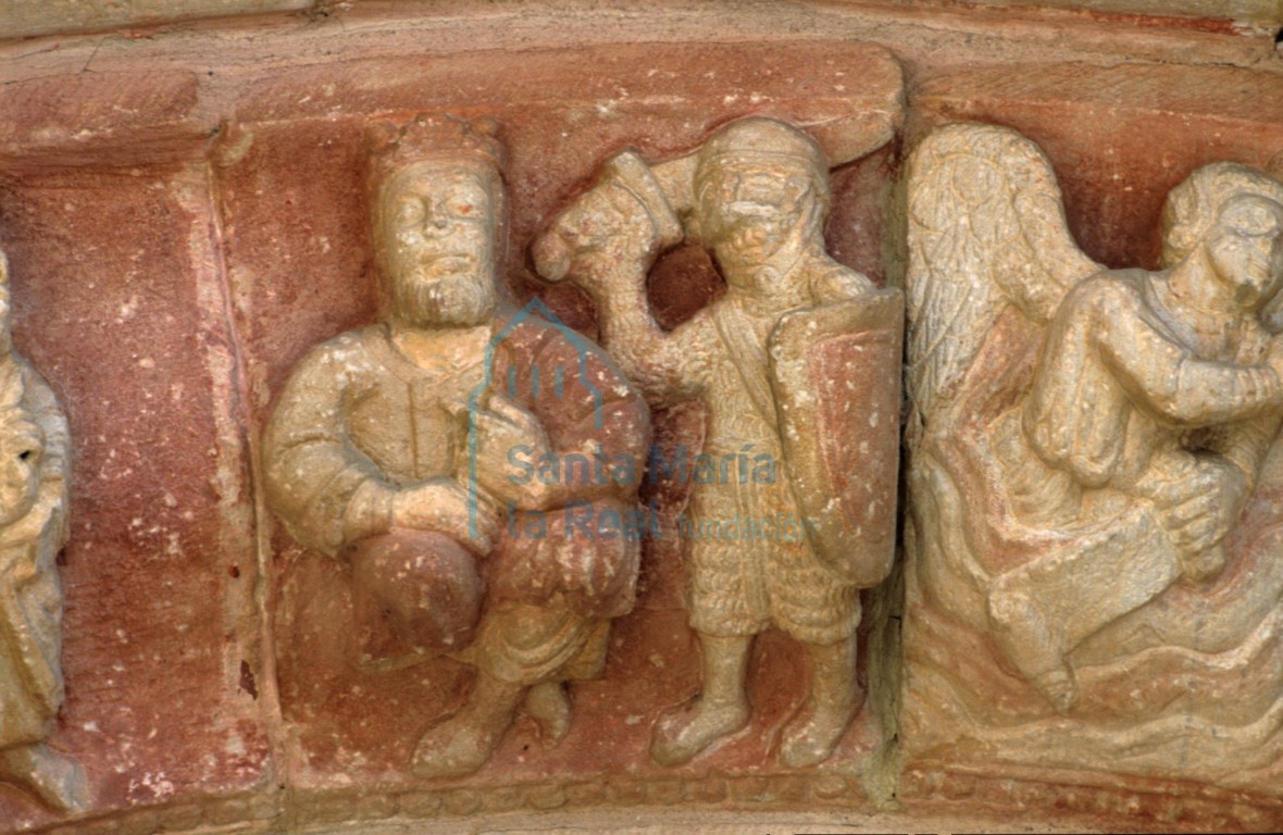 Detalle del arco de la portada meridional. Herodes acompañado de un infante armado