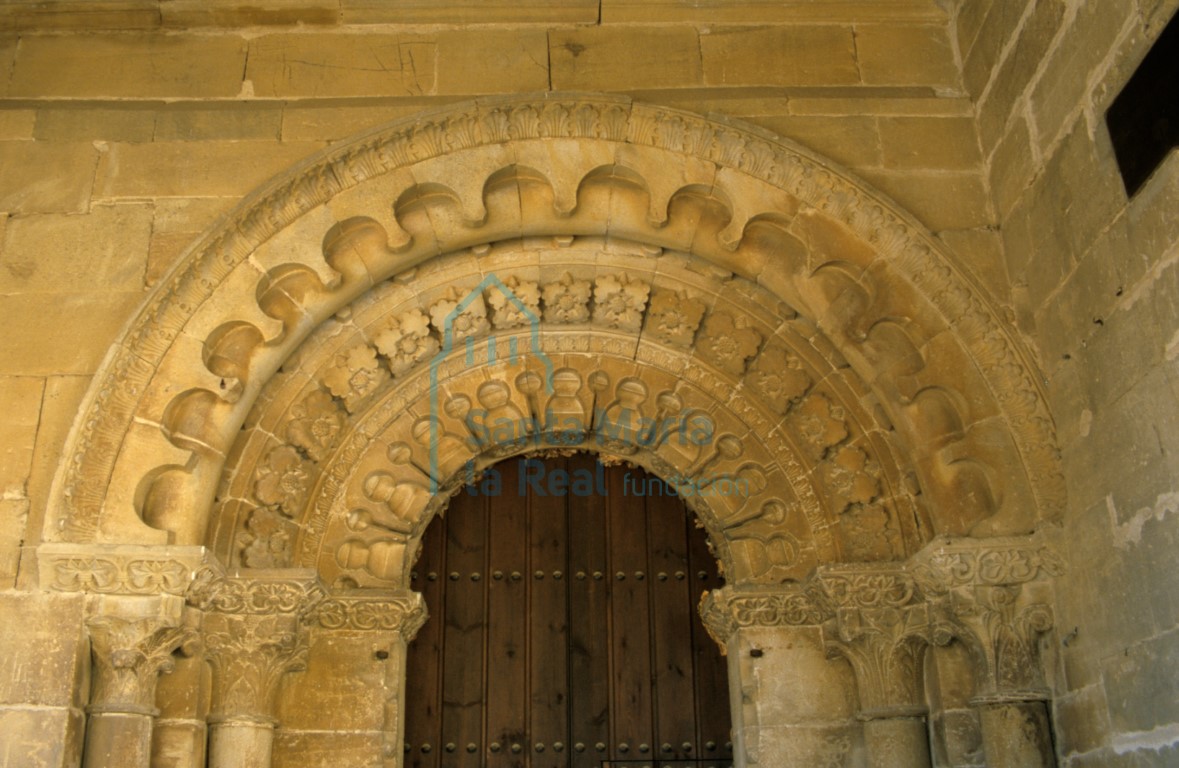 Detalle del arco de la portada septentrional