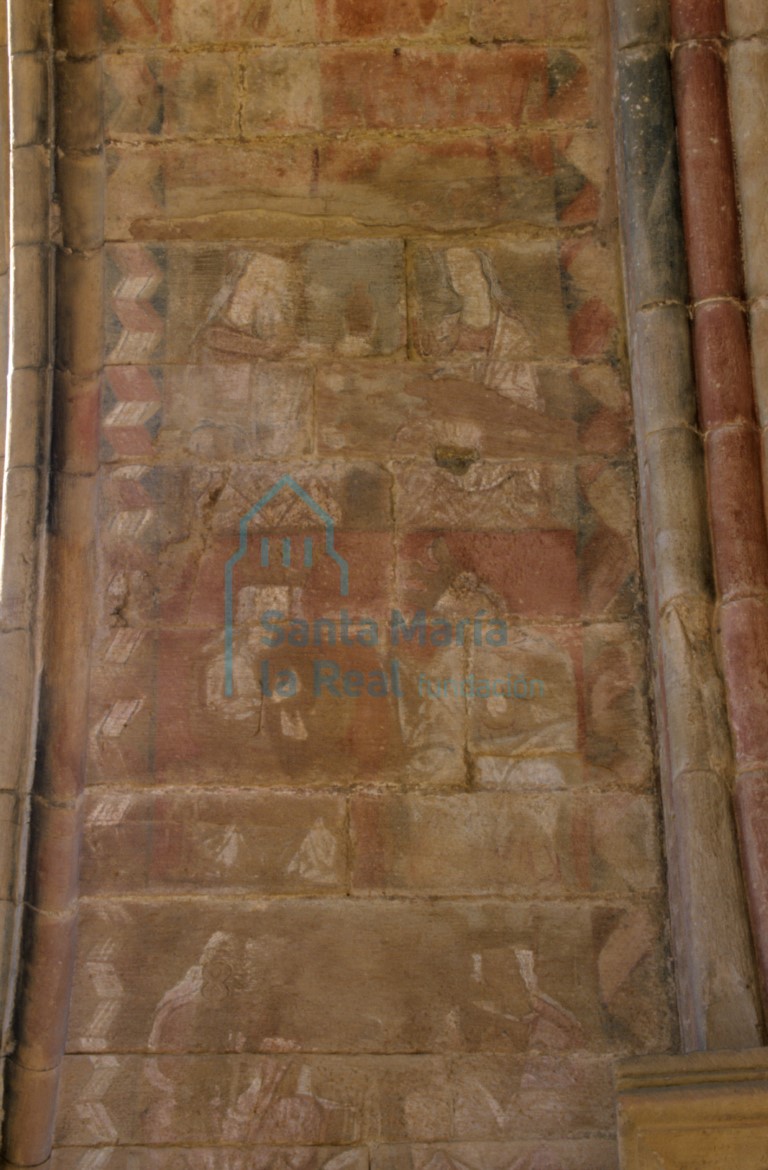 Detalle de las pinturas del lado izquierdo de la bóveda apuntada que precede a la portada meridional
