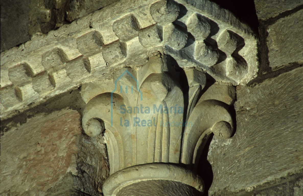 Capitel del interior