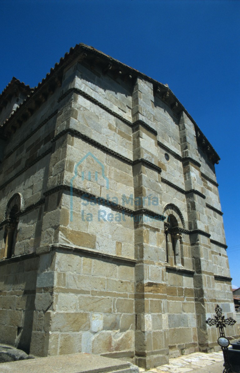 Vista del exterior de uno de los brazos del transepto