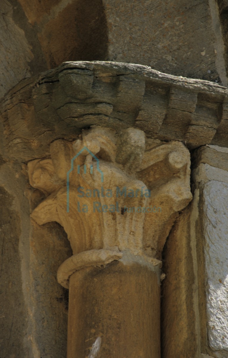 Capitel del exterior