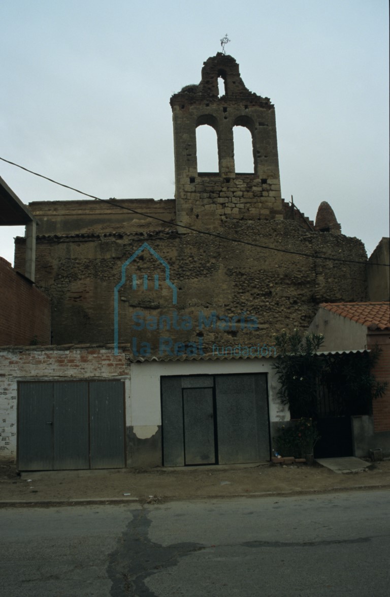 Murallas ante la iglesia de San Miguel