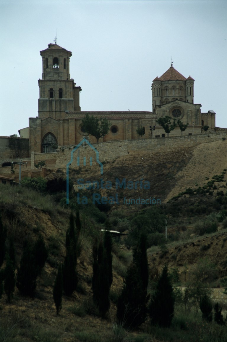 Vista de la colegiata desde el sur