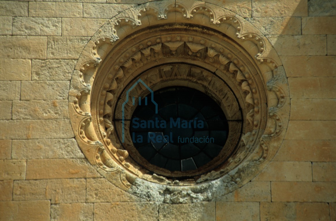 Óculo de la fachada meridional