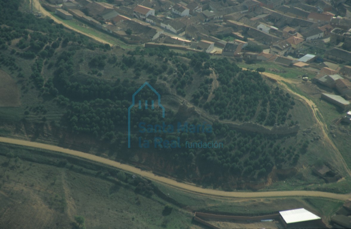 Vista aérea de Belver de los Montes y cerro del castillo