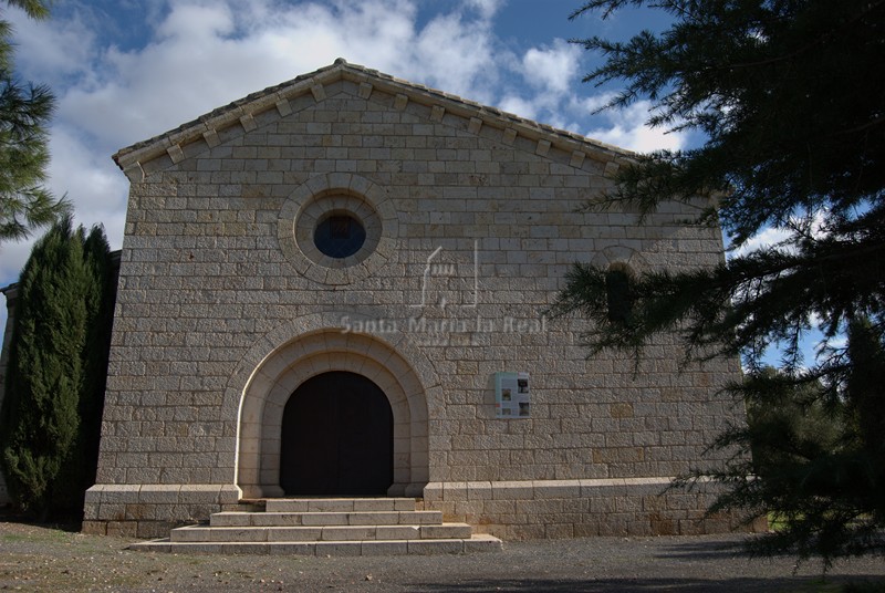 Fachada ocidental de la ermita de la Virgen de Cabañas