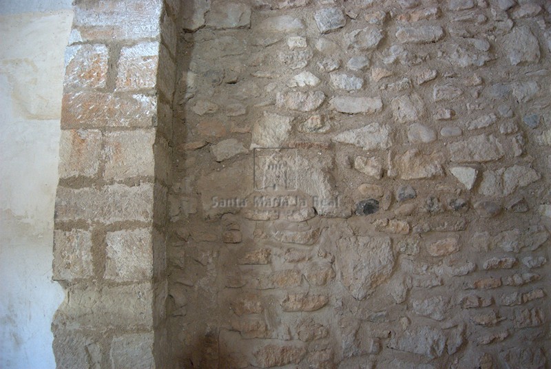 Detalle de vano cegado en el muro norte de la nave principal