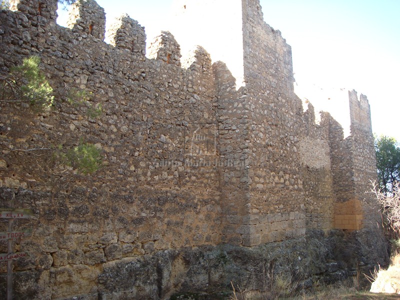 Vista del castillo de Anento